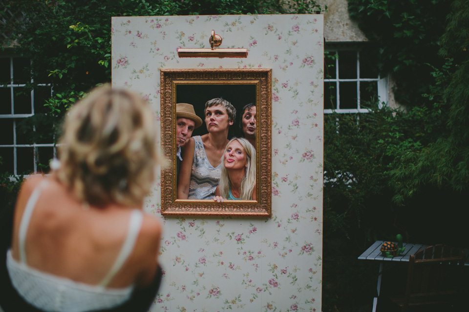 tori hancock photogrpahy, amanda wakeley wedding dress, tonedale house, somerset weddings