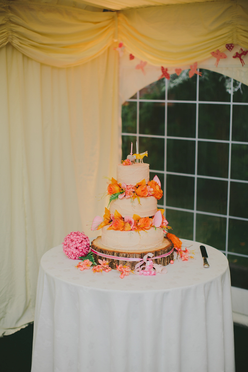 tori hancock photogrpahy, amanda wakeley wedding dress, tonedale house, somerset weddings