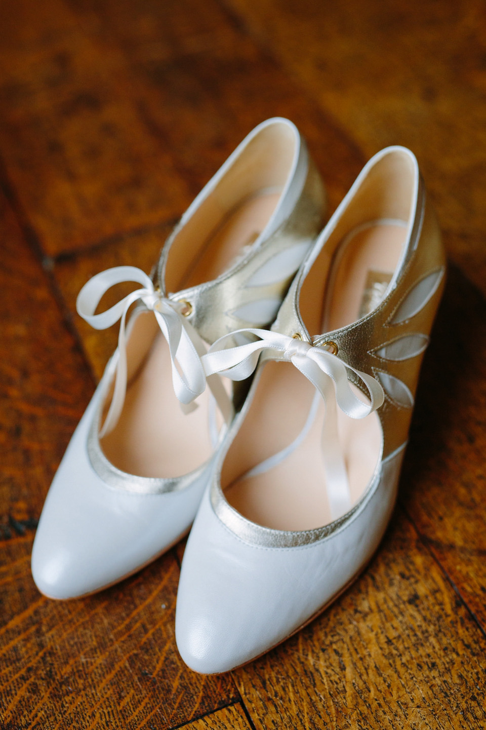 rachel simpson, vitnage wedding shoes, vintage style wedding shoes, coloured wedding shoes, emma case photography