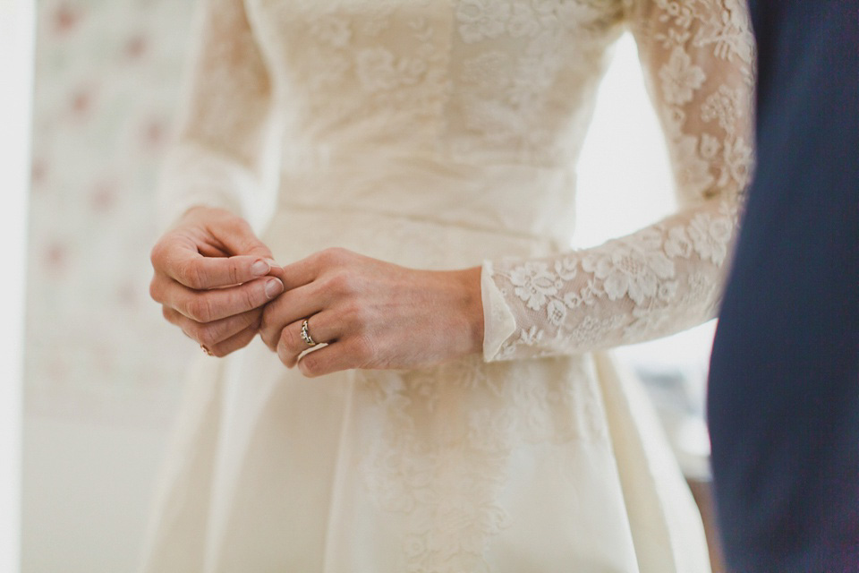 An original 1960s vintage wedding dress worn by Bride Jen for her sweet and stylish Minnesota wedding. Photography by Carla Boecklin. Carla Boecklin photography, Minnesota weddings, 1960's vintage