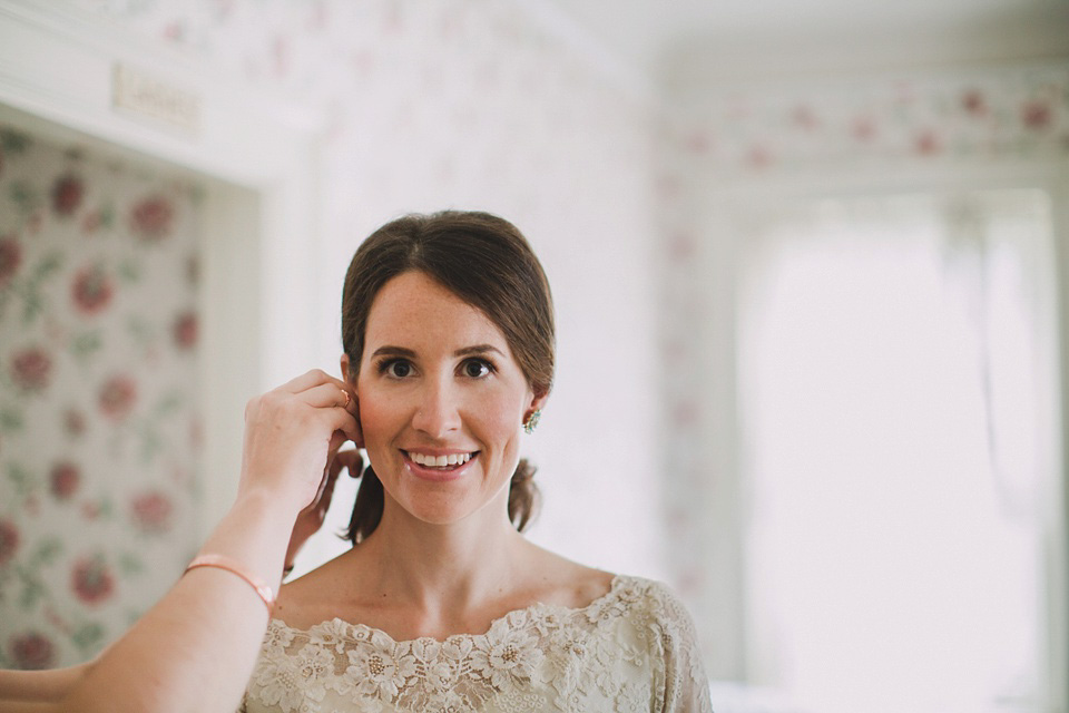 An original 1960s vintage wedding dress worn by Bride Jen for her sweet and stylish Minnesota wedding. Photography by Carla Boecklin. Carla Boecklin photography, Minnesota weddings, 1960's vintage