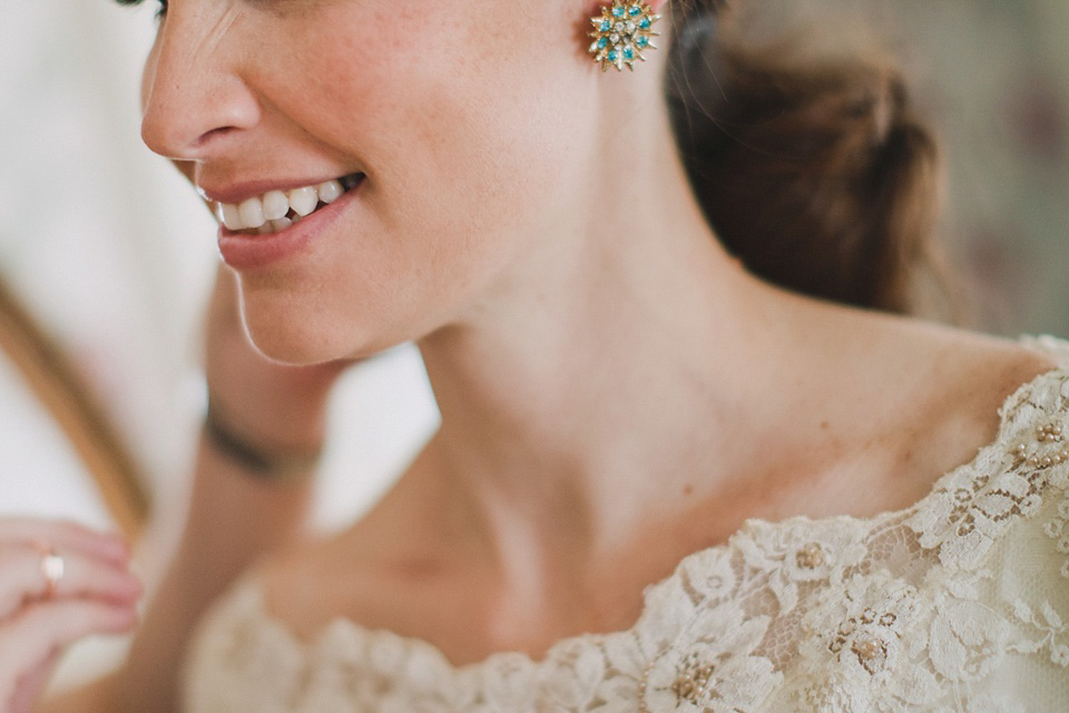 An original 1960s vintage wedding dress worn by Bride Jen for her sweet and stylish Minnesota wedding. Photography by Carla Boecklin. Carla Boecklin photography, Minnesota weddings, 1960's vintage