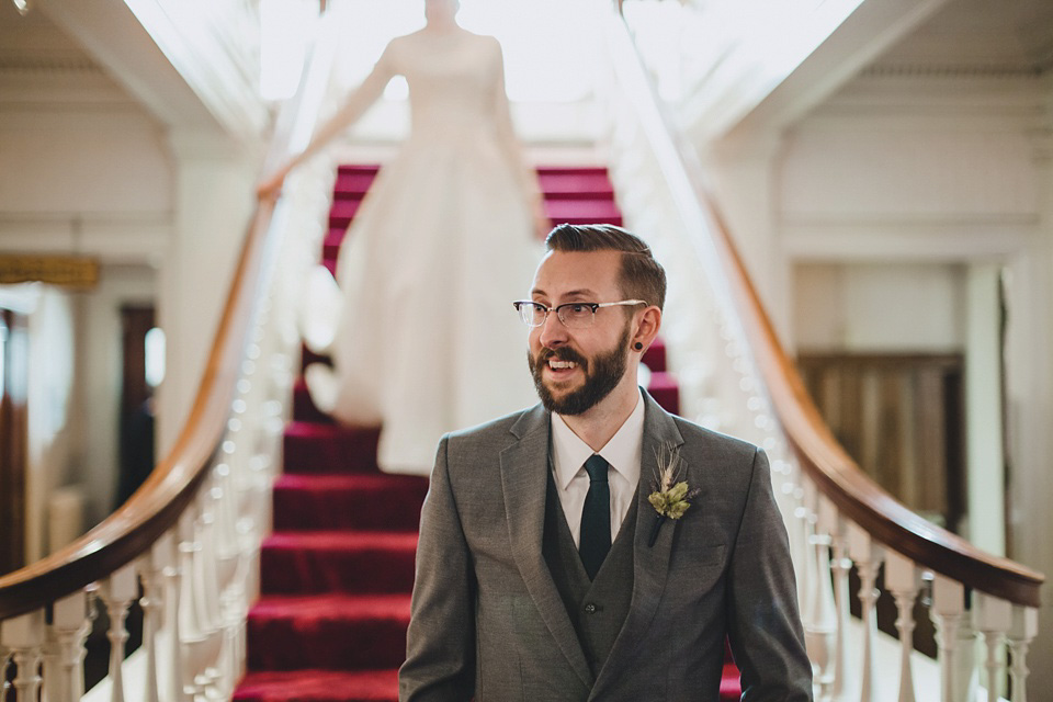 An original 1960s vintage wedding dress worn by Bride Jen for her sweet and stylish Minnesota wedding. Photography by Carla Boecklin. Carla Boecklin photography, Minnesota weddings, 1960's vintage