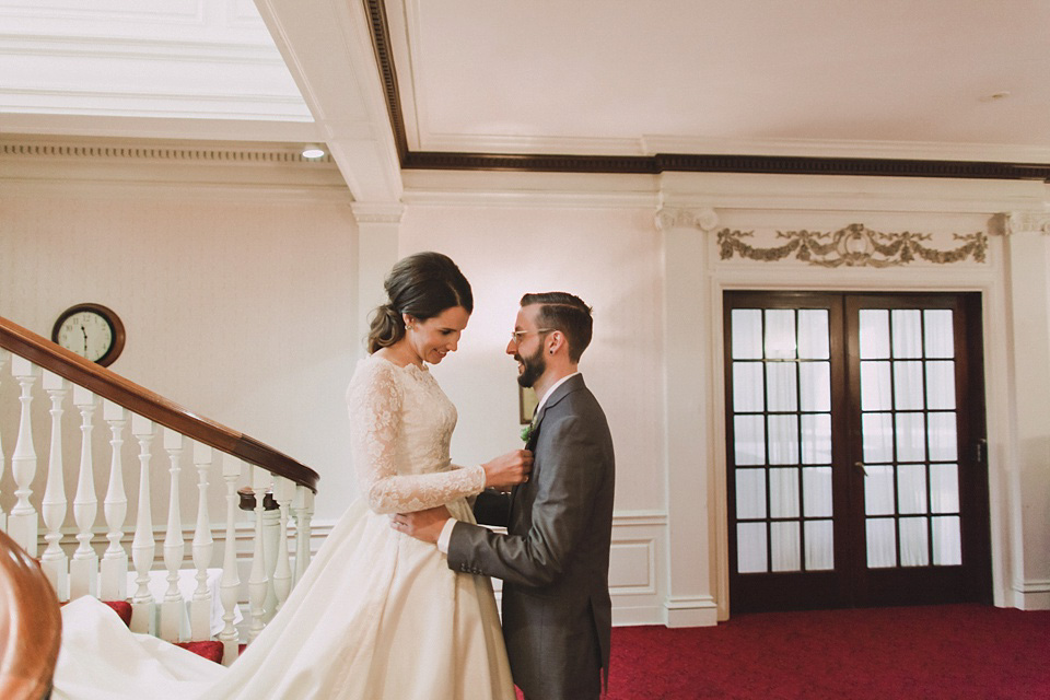 An original 1960s vintage wedding dress worn by Bride Jen for her sweet and stylish Minnesota wedding. Photography by Carla Boecklin. Carla Boecklin photography, Minnesota weddings, 1960's vintage