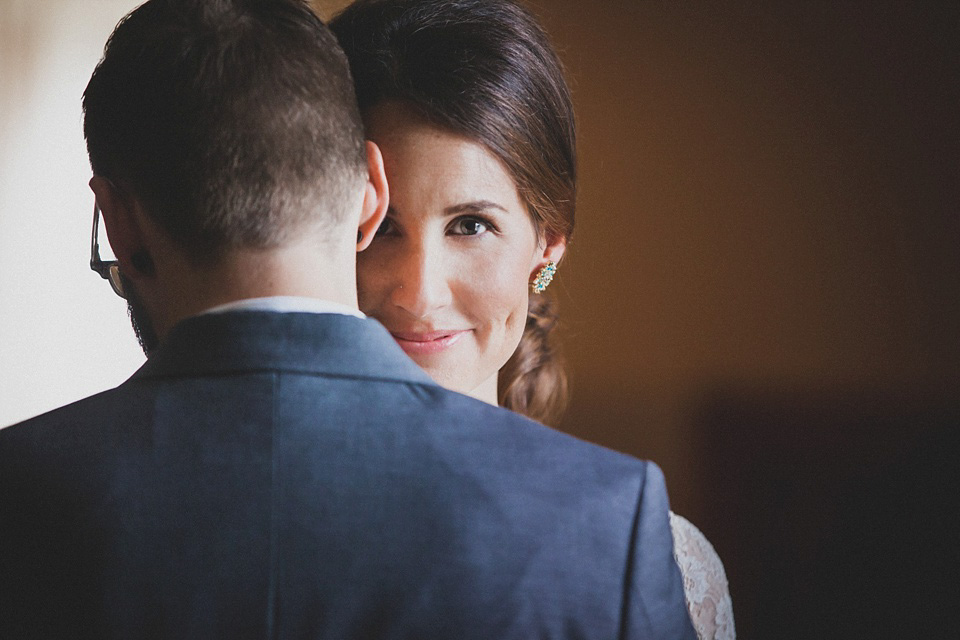 An original 1960s vintage wedding dress worn by Bride Jen for her sweet and stylish Minnesota wedding. Photography by Carla Boecklin. Carla Boecklin photography, Minnesota weddings, 1960's vintage