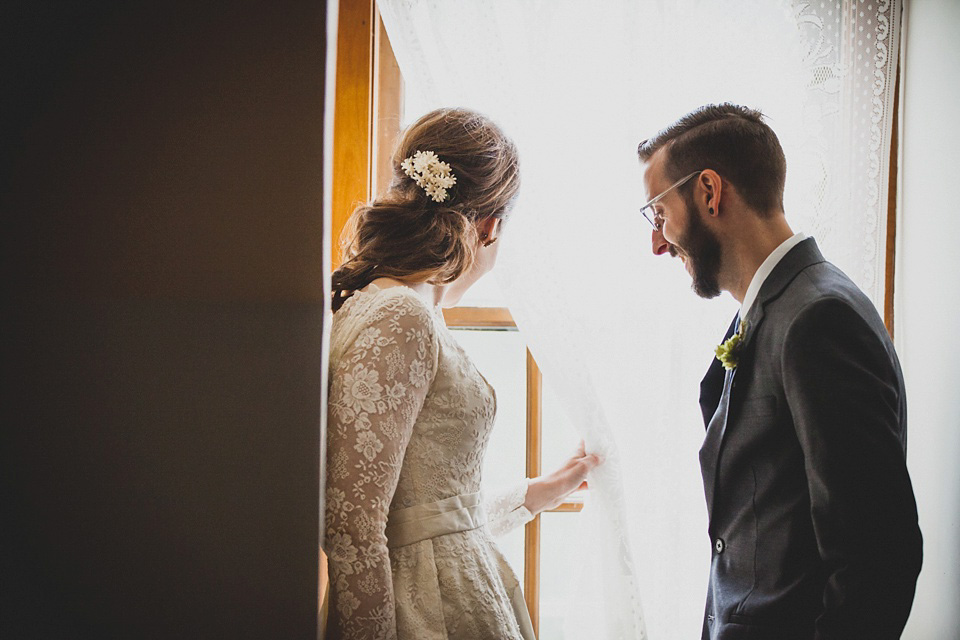 An original 1960s vintage wedding dress worn by Bride Jen for her sweet and stylish Minnesota wedding. Photography by Carla Boecklin. Carla Boecklin photography, Minnesota weddings, 1960's vintage