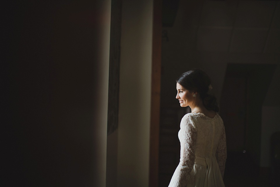 An original 1960s vintage wedding dress worn by Bride Jen for her sweet and stylish Minnesota wedding. Photography by Carla Boecklin. Carla Boecklin photography, Minnesota weddings, 1960's vintage