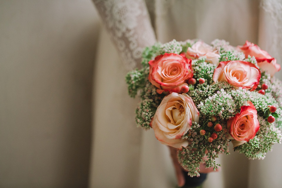 An original 1960s vintage wedding dress worn by Bride Jen for her sweet and stylish Minnesota wedding. Photography by Carla Boecklin. Carla Boecklin photography, Minnesota weddings, 1960's vintage