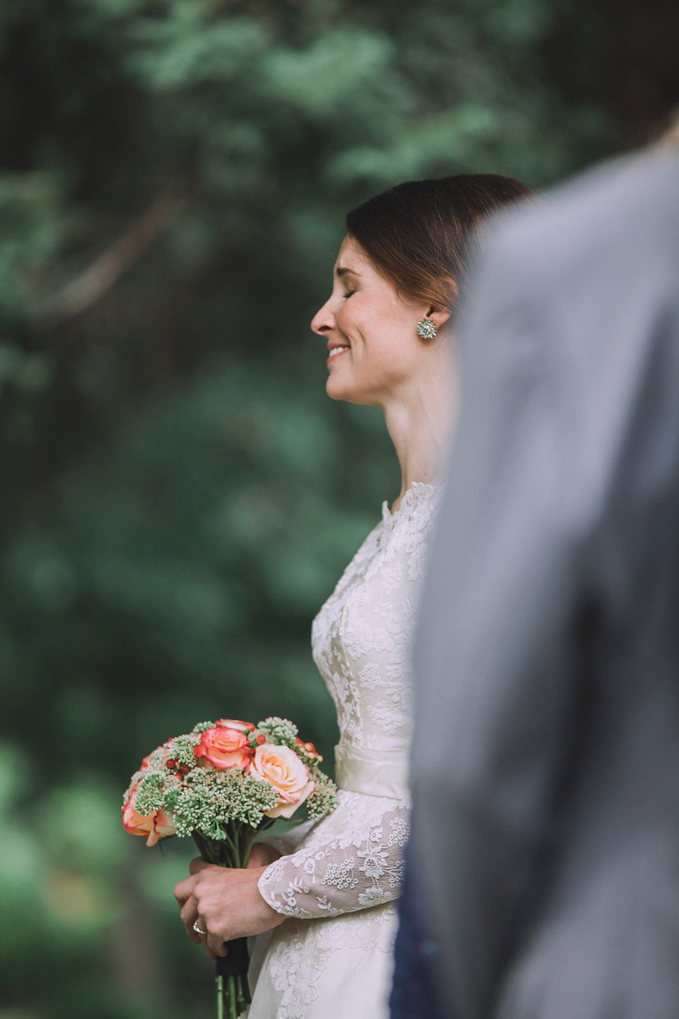 An original 1960s vintage wedding dress worn by Bride Jen for her sweet and stylish Minnesota wedding. Photography by Carla Boecklin. Carla Boecklin photography, Minnesota weddings, 1960's vintage