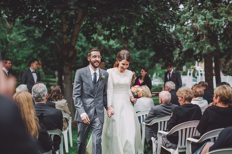 An original 1960s vintage wedding dress worn by Bride Jen for her sweet and stylish Minnesota wedding. Photography by Carla Boecklin. Carla Boecklin photography, Minnesota weddings, 1960's vintage
