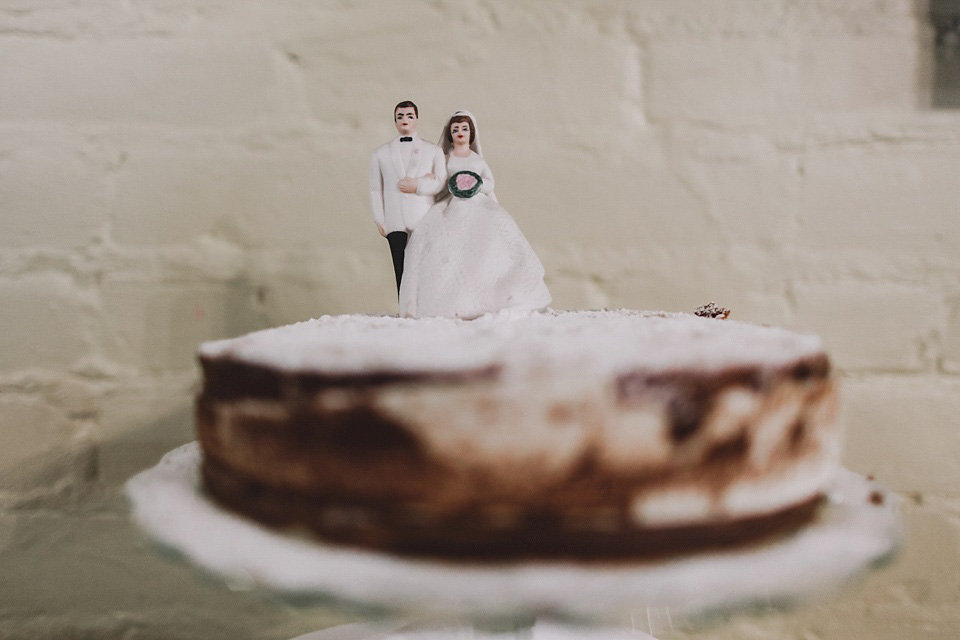 An original 1960s vintage wedding dress worn by Bride Jen for her sweet and stylish Minnesota wedding. Photography by Carla Boecklin. Carla Boecklin photography, Minnesota weddings, 1960's vintage