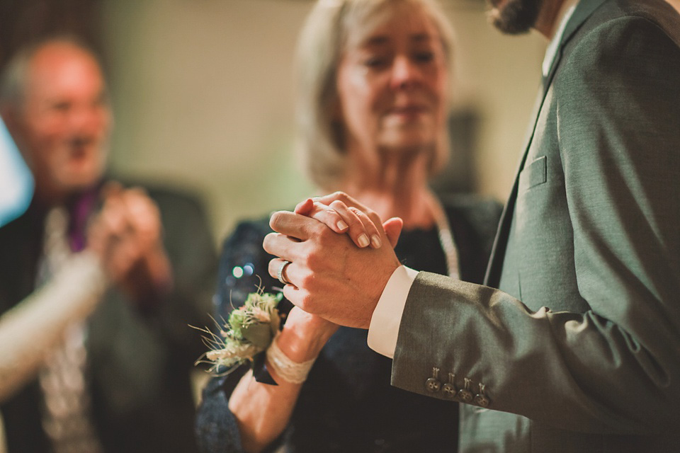 An original 1960s vintage wedding dress worn by Bride Jen for her sweet and stylish Minnesota wedding. Photography by Carla Boecklin. Carla Boecklin photography, Minnesota weddings, 1960's vintage