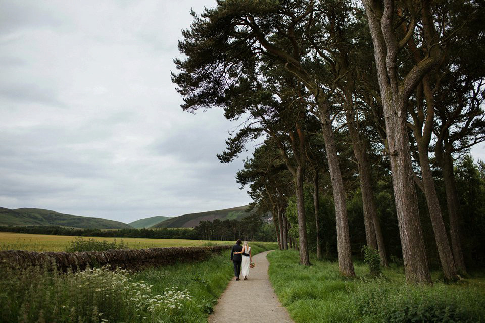 boho bride, elopement, woodland elopement, scottish wedding, flannels australia wedding dress, christopher currie photography, intimate outdoor wedding, humanist wedding, handfasting ribbons