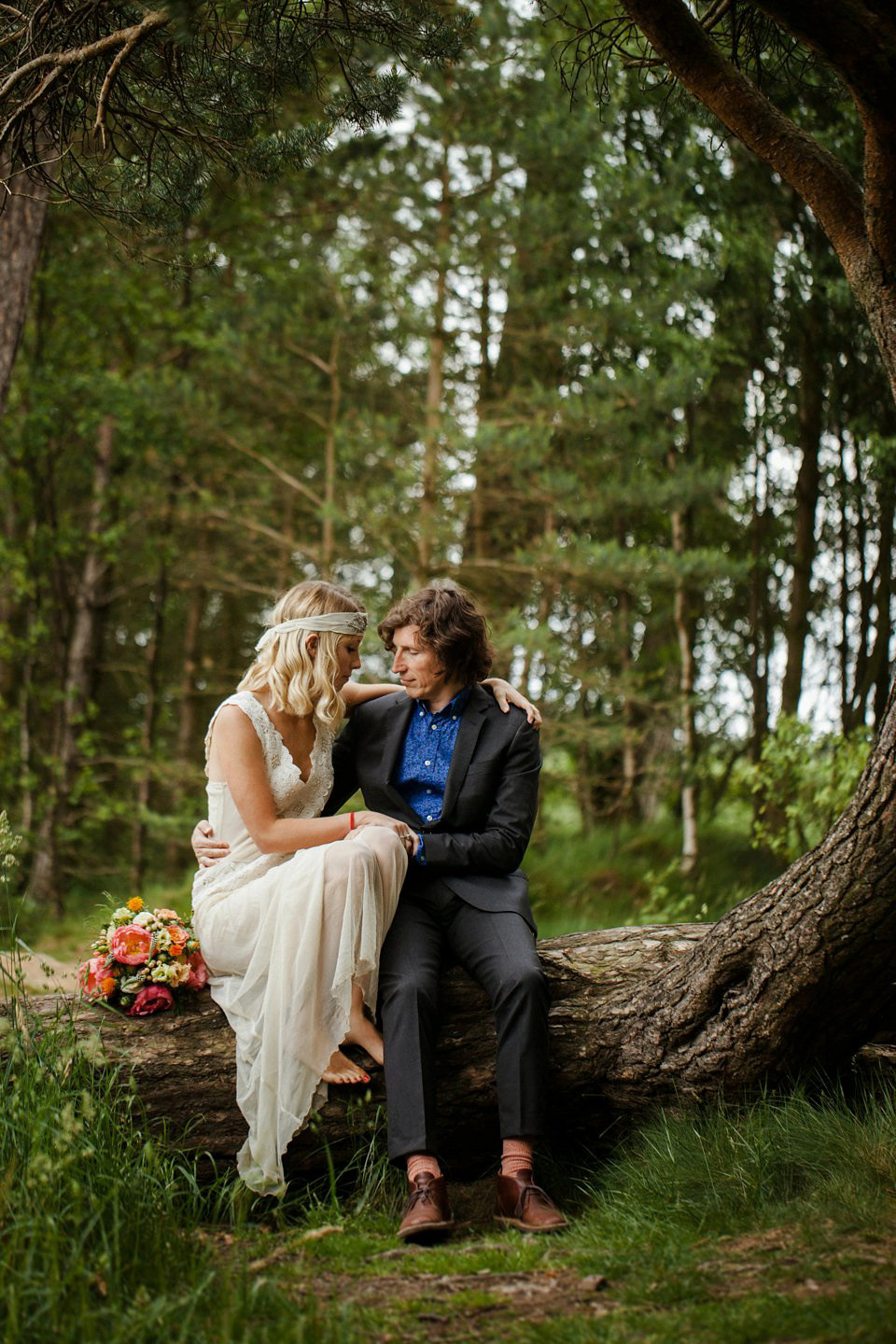 wpid363340 flannel australia wedding dress boho bride scottish woodland elopement 34