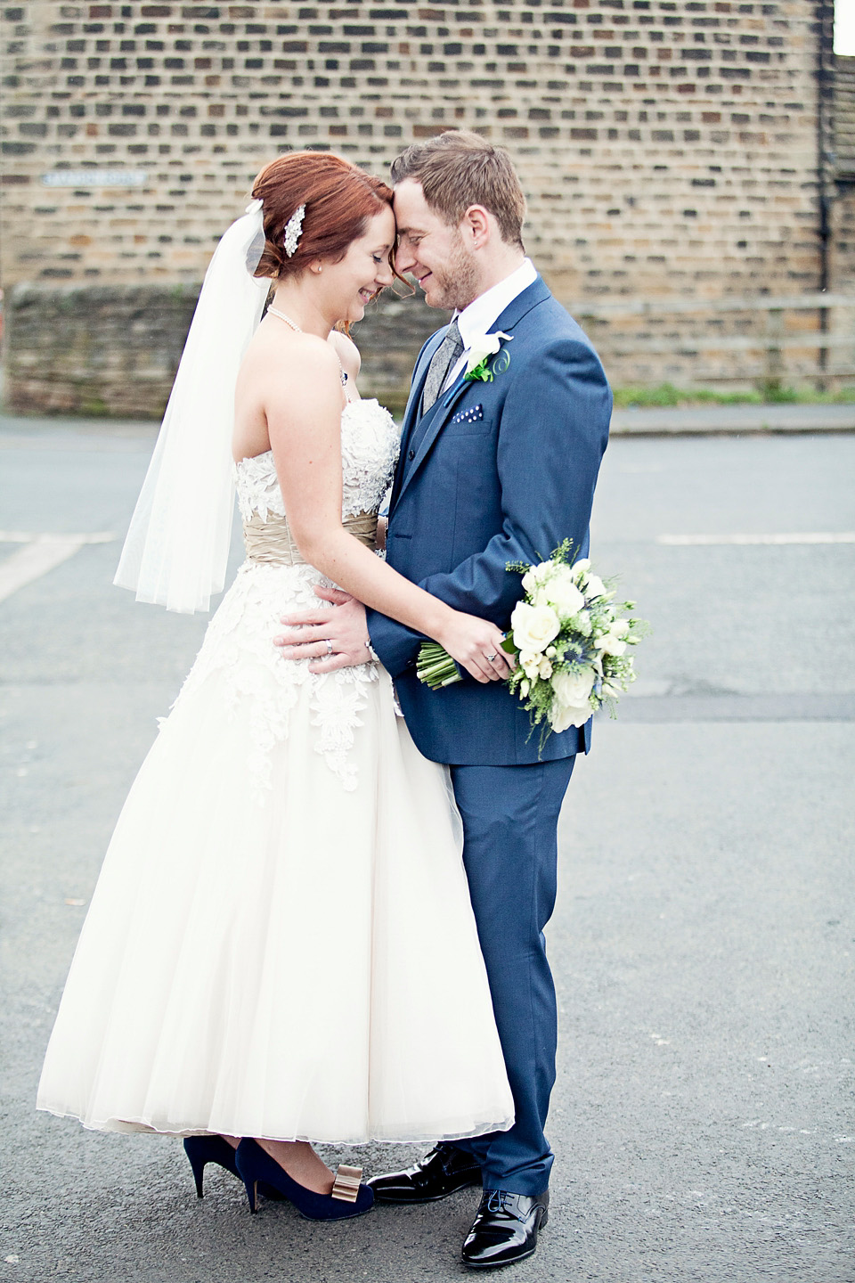 justin alexander, 1950s style wedding dress, spring time weddings. maryanne scott photography