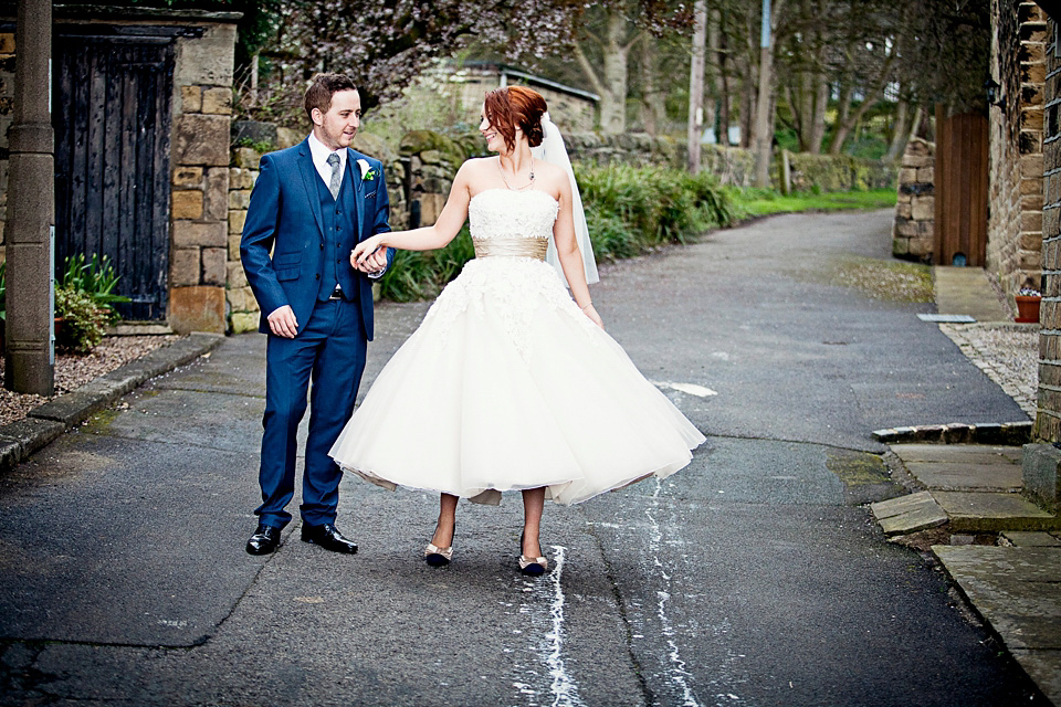 justin alexander, 1950s style wedding dress, spring time weddings. maryanne scott photography