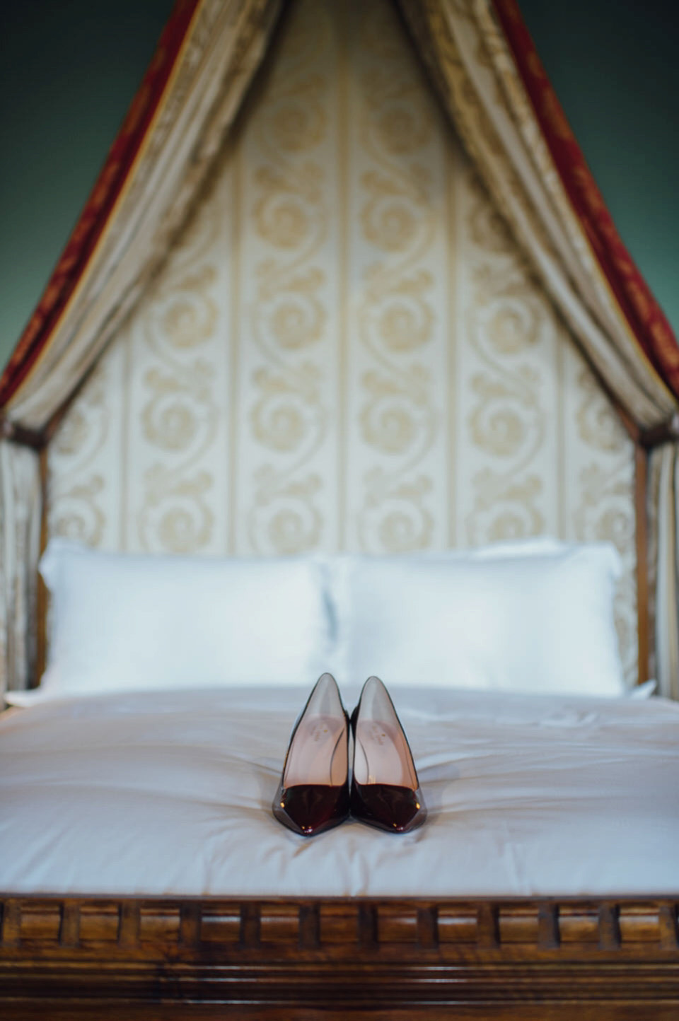 Mount Stuart Isle of Bute, Wedding in Scotland, YolanCri wedding dress, Hollywood glamour inspired bride, bride in red lipstick, burgundy bridesmaids dresses, Humanist wedding // All images by Lisa Devine Photography.