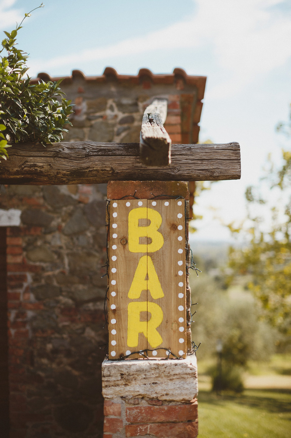 Tuscany wedding, Italian wedding, wedding in Italy, Johanna Hehir gown, Charity shop wedding dress, Oxfam wedding dress, homespun wedding, yellow wedding, yellow bridesmaids dresses // Photography by Ed Peers