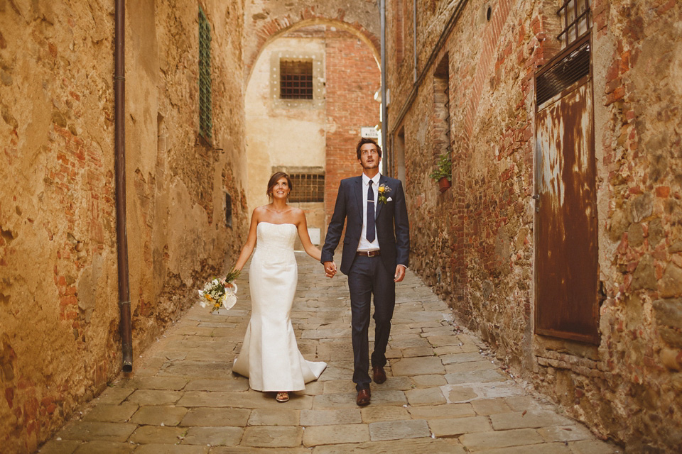 Tuscany wedding, Italian wedding, wedding in Italy, Johanna Hehir gown, Charity shop wedding dress, Oxfam wedding dress, homespun wedding, yellow wedding, yellow bridesmaids dresses // Photography by Ed Peers