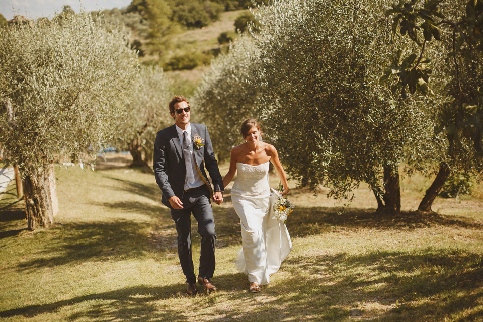 Tuscany wedding, Italian wedding, wedding in Italy, Johanna Hehir gown, Charity shop wedding dress, Oxfam wedding dress, homespun wedding, yellow wedding, yellow bridesmaids dresses // Photography by Ed Peers