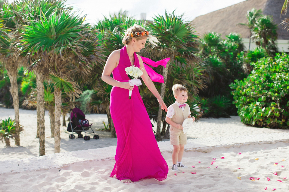 Mexico destination wedding, Hayley Paige wedding dress, Juliet cap veil, beach weddings // Photography by Chantal Lahance Gibson.
