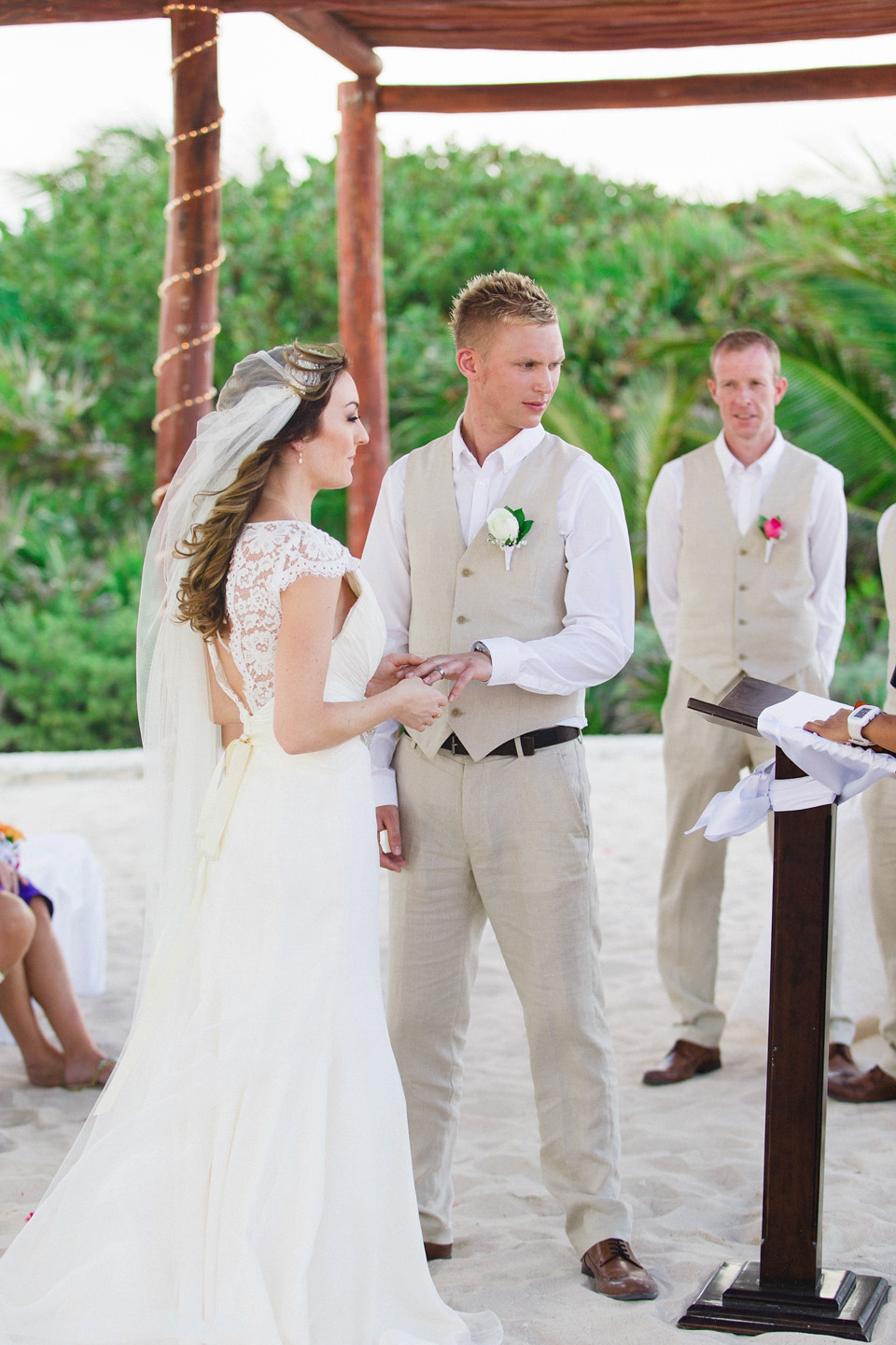 Mexico destination wedding, Hayley Paige wedding dress, Juliet cap veil, beach weddings // Photography by Chantal Lahance Gibson.