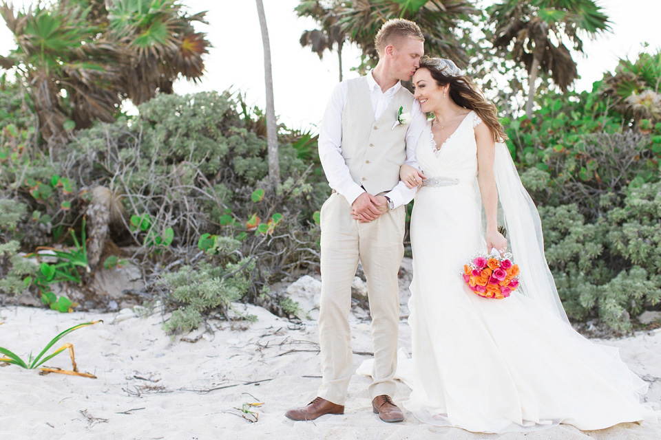 Mexico destination wedding, Hayley Paige wedding dress, Juliet cap veil, beach weddings // Photography by Chantal Lahance Gibson.