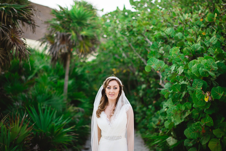 Mexico destination wedding, Hayley Paige wedding dress, Juliet cap veil, beach weddings // Photography by Chantal Lahance Gibson.