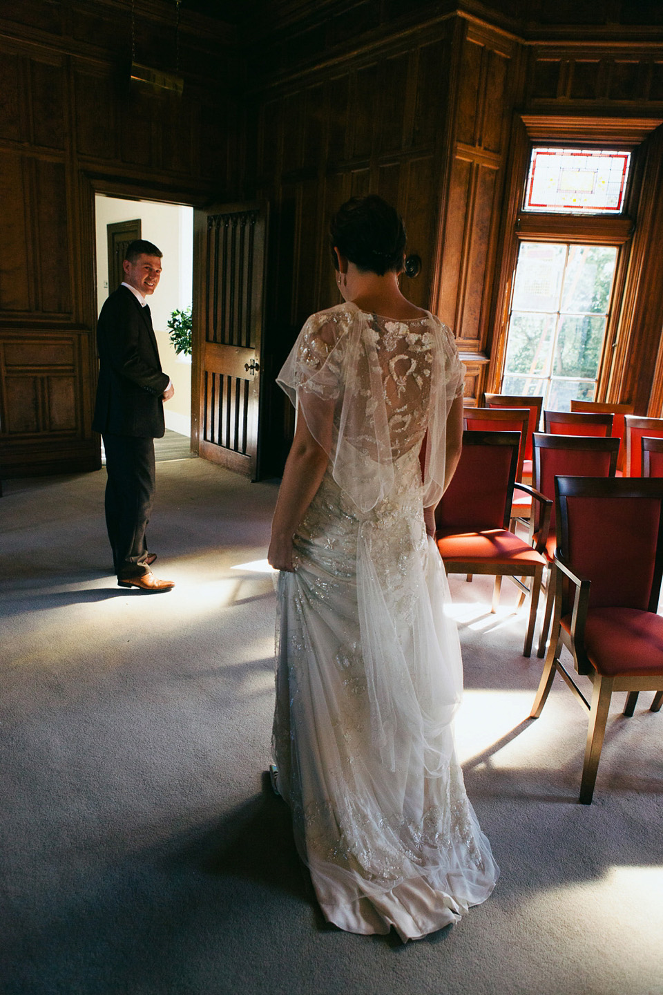 Azalea by Jenny Packham, 1920s inspired wedding, Gatsby style wedding, peacock feathers // Photography by Lauren McGuiness.