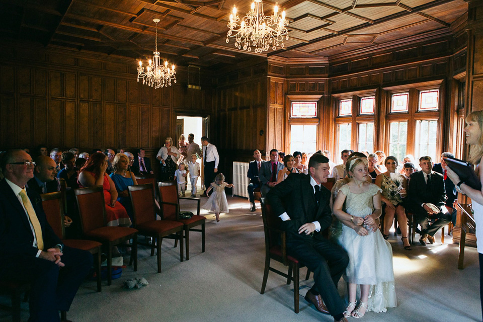 Azalea by Jenny Packham, 1920s inspired wedding, Gatsby style wedding, peacock feathers // Photography by Lauren McGuiness.