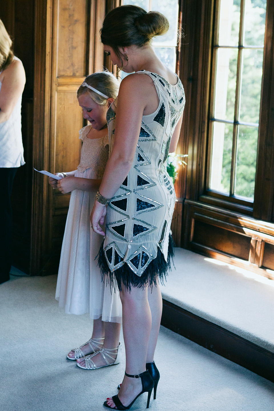 Azalea by Jenny Packham, 1920s inspired wedding, Gatsby style wedding, peacock feathers // Photography by Lauren McGuiness.