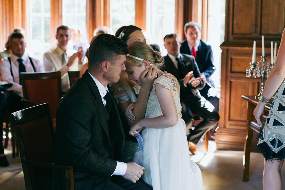 Azalea by Jenny Packham, 1920s inspired wedding, Gatsby style wedding, peacock feathers // Photography by Lauren McGuiness.