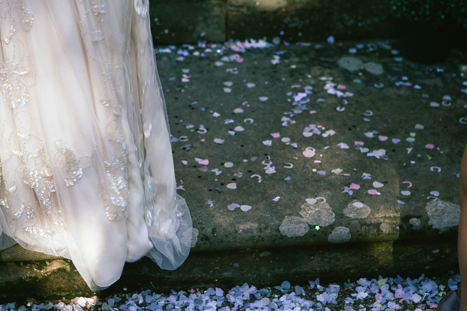 Azalea by Jenny Packham, 1920s inspired wedding, Gatsby style wedding, peacock feathers // Photography by Lauren McGuiness.