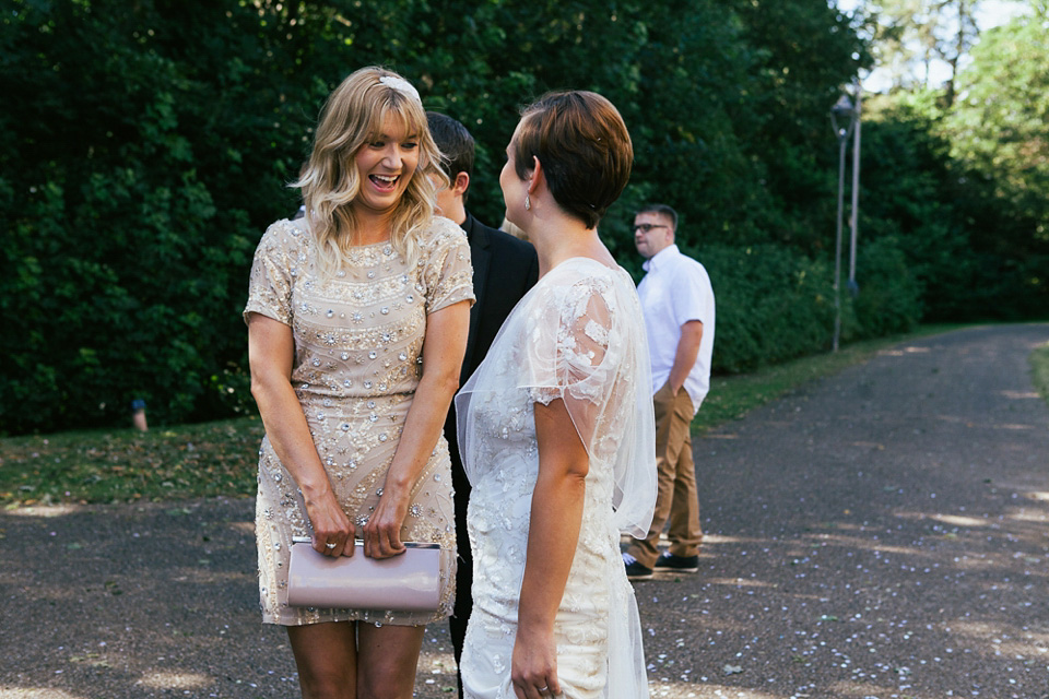 Azalea by Jenny Packham, 1920s inspired wedding, Gatsby style wedding, peacock feathers // Photography by Lauren McGuiness.