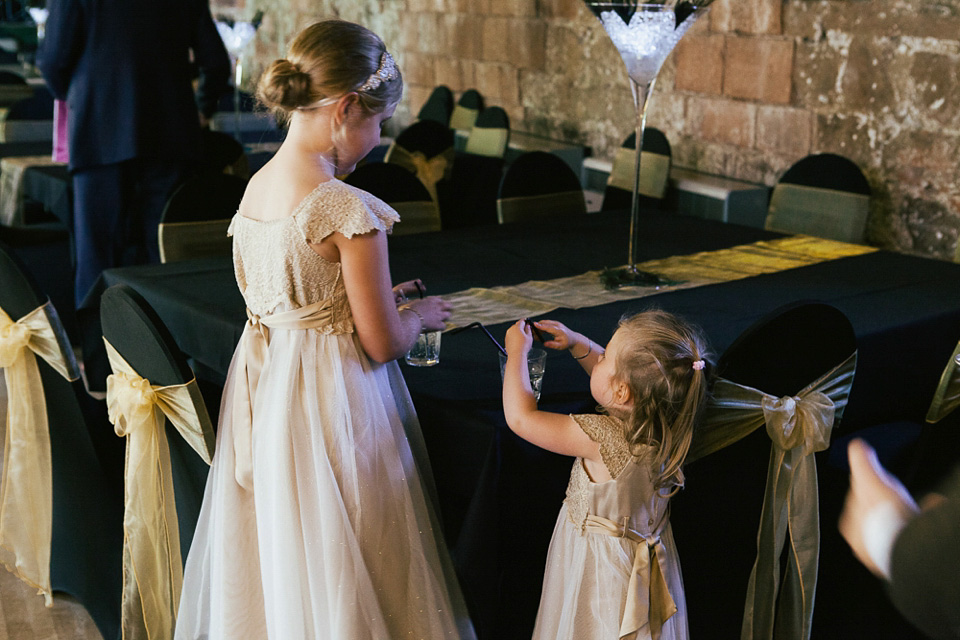 Azalea by Jenny Packham, 1920s inspired wedding, Gatsby style wedding, peacock feathers // Photography by Lauren McGuiness.