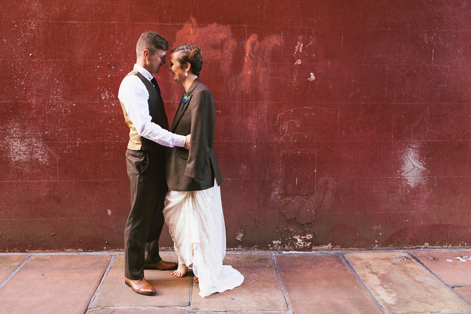 Azalea by Jenny Packham, 1920s inspired wedding, Gatsby style wedding, peacock feathers // Photography by Lauren McGuiness.