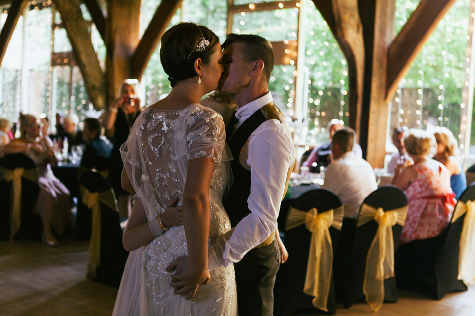 Azalea by Jenny Packham, 1920s inspired wedding, Gatsby style wedding, peacock feathers // Photography by Lauren McGuiness.