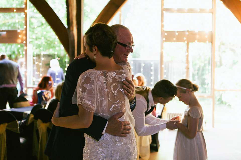 Azalea by Jenny Packham, 1920s inspired wedding, Gatsby style wedding, peacock feathers // Photography by Lauren McGuiness.