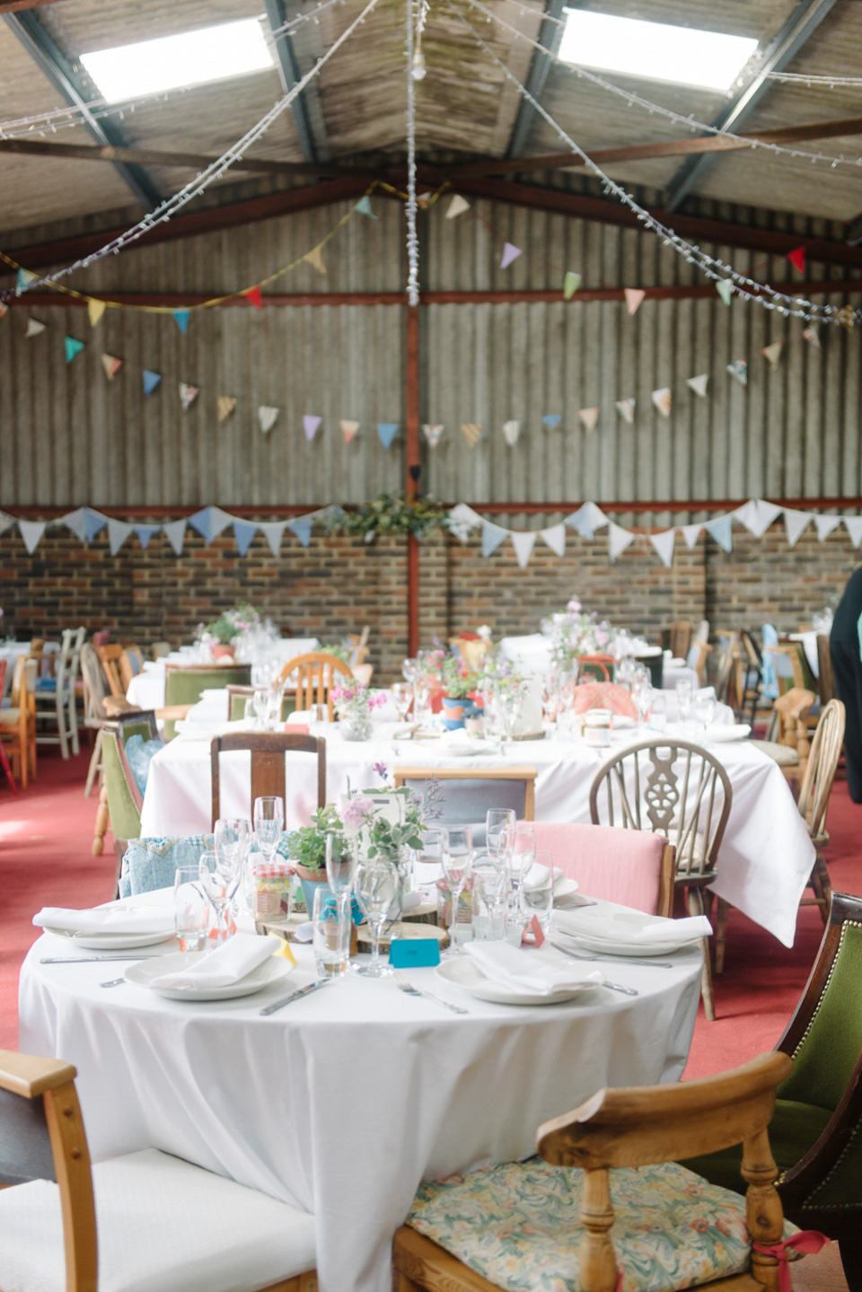 Colourful homespun barn wedding. Photography by Eliza Claire.