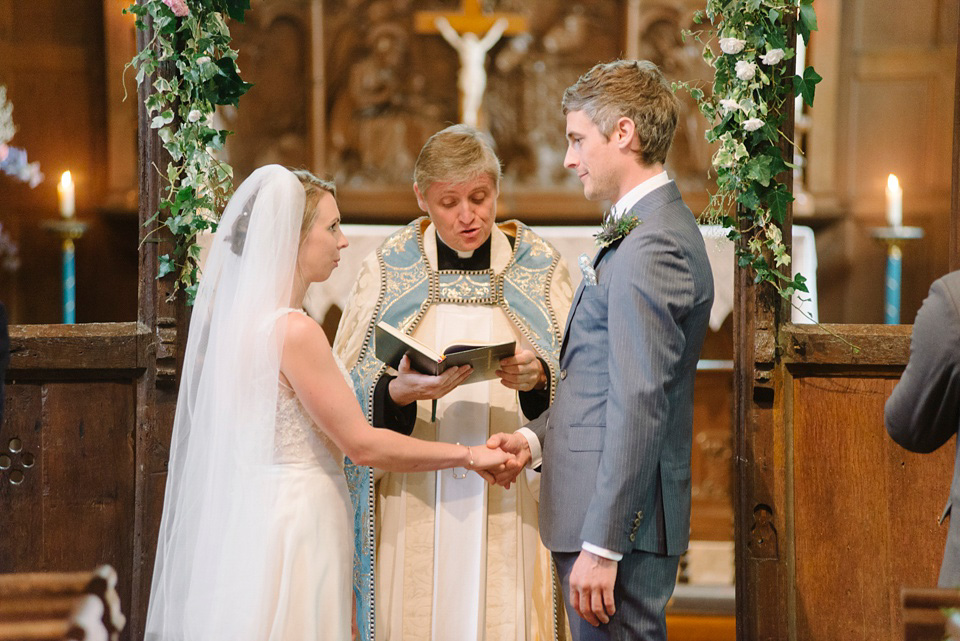 Colourful homespun barn wedding. Photography by Eliza Claire.