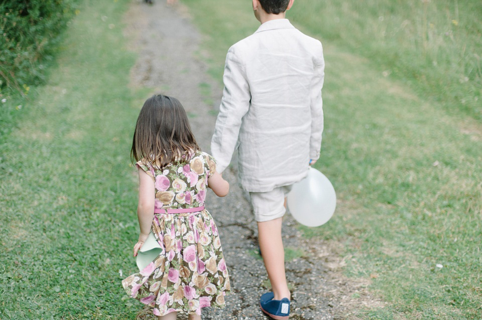 Colourful homespun barn wedding. Photography by Eliza Claire.