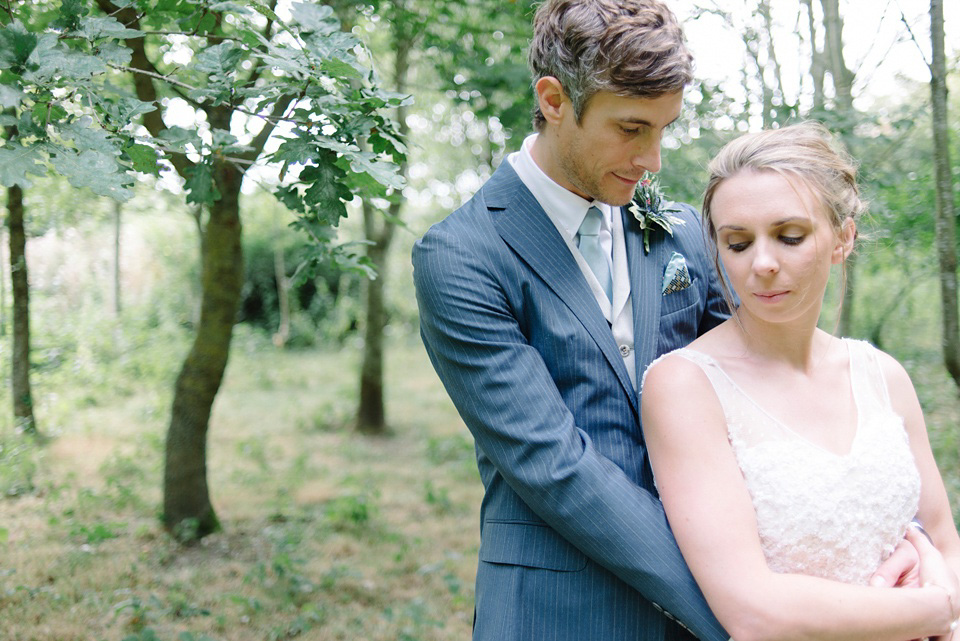 Colourful homespun barn wedding. Photography by Eliza Claire.