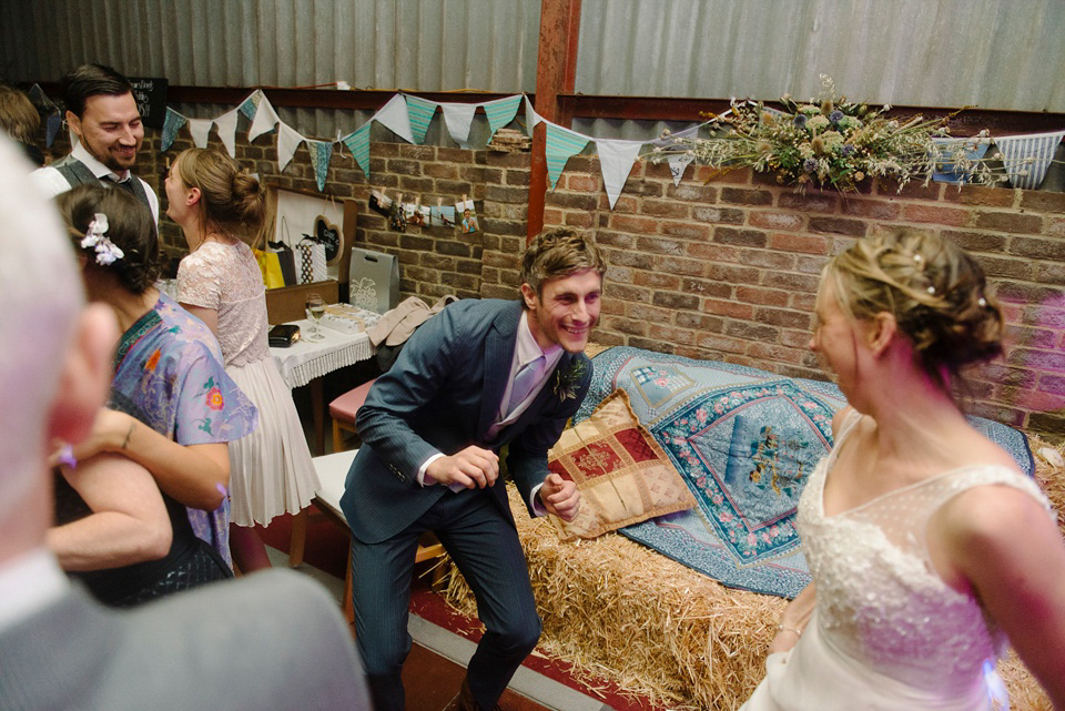 Colourful homespun barn wedding. Photography by Eliza Claire.