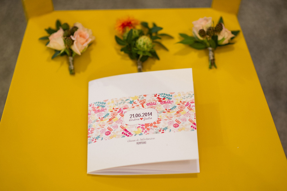 A vibrant pink, coral and colourful Italan Palazzo wedding with a bride wearing Comme des Garçons. Photography by Giuli e Giordi.