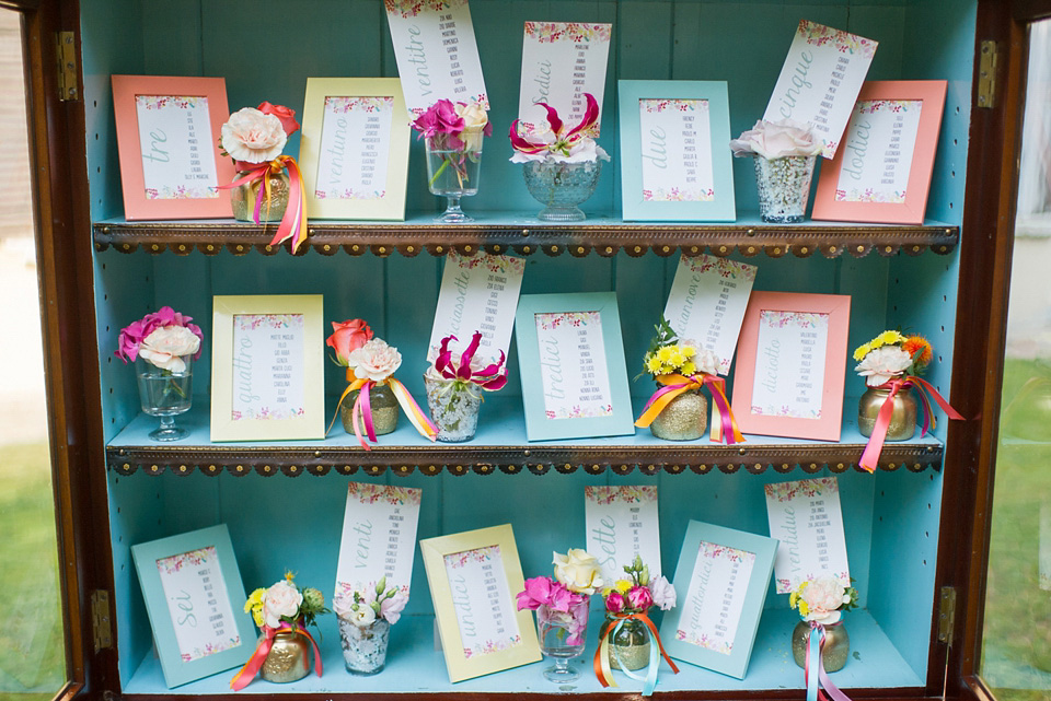 A vibrant pink, coral and colourful Italan Palazzo wedding with a bride wearing Comme des Garçons. Photography by Giuli e Giordi.