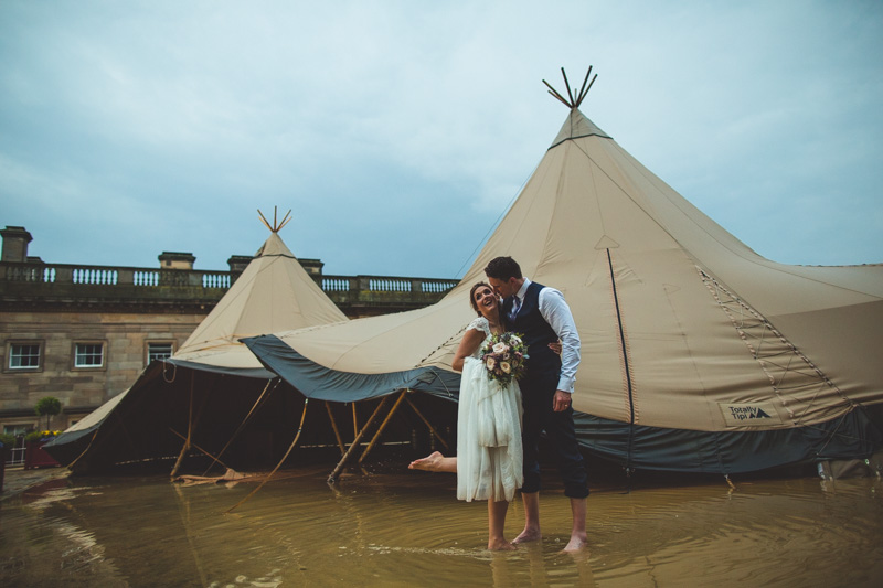 wet rainy wedding day s6 photography beautiful disaster