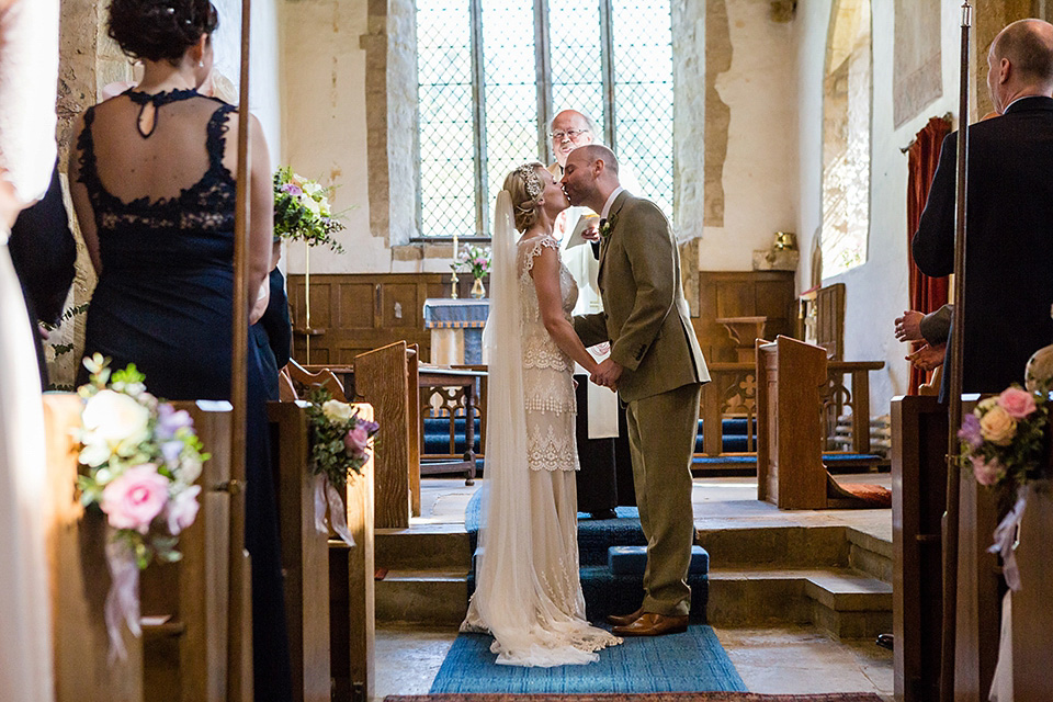 An elegant English wedding in the Spring. The bride wears Kristene by Claire Pettibone. Photography by Jo Hastings.