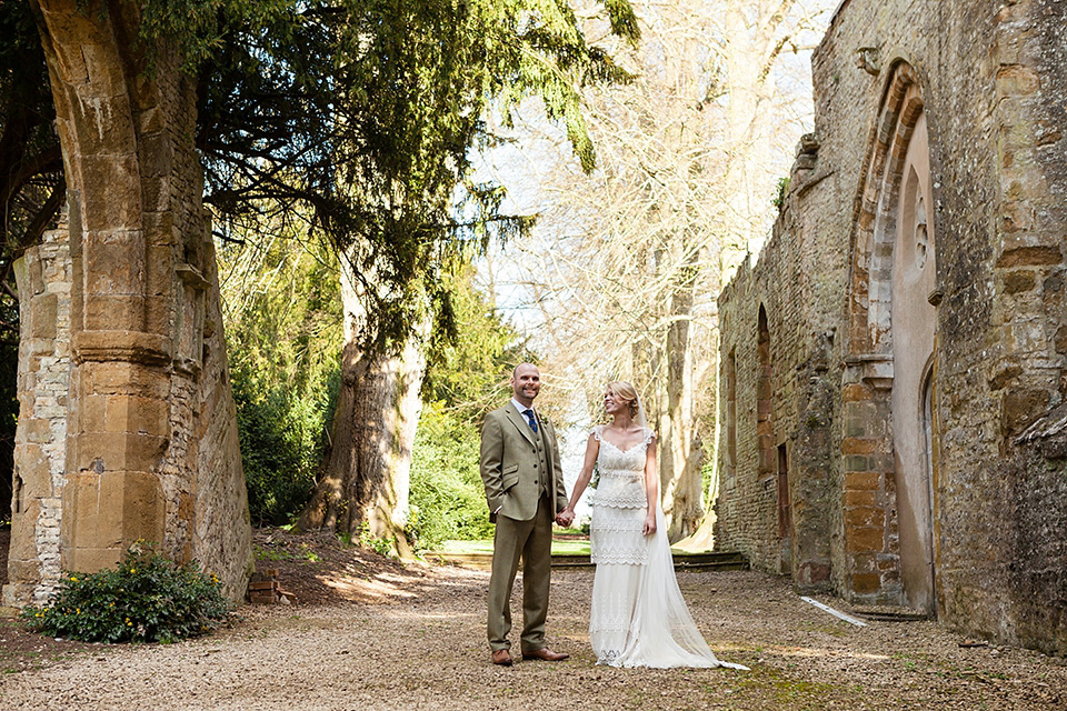 An elegant English wedding in the Spring. The bride wears Kristene by Claire Pettibone. Photography by Jo Hastings.