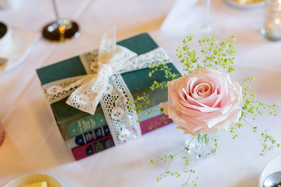 An elegant English wedding in the Spring. The bride wears Kristene by Claire Pettibone. Photography by Jo Hastings.