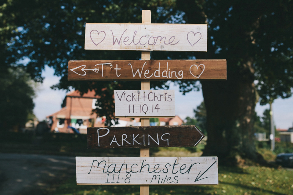 An elegant rustic Autumn wedding with a bride wearing flowers in her hair. Photography by Sally T.